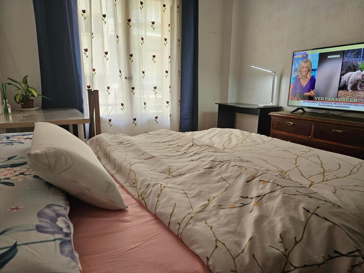 Bed and Breakfast Centrica Habitacion à Madrid Extérieur photo